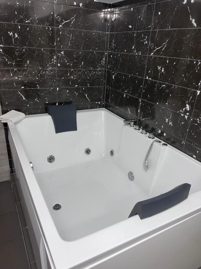 Jacuzzi Suites 2 테살로니키 외부 사진